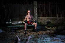 &quot;Le banc&quot; une série du photographe Pierre Leblanc, photo intitulée &quot;KO&quot;.