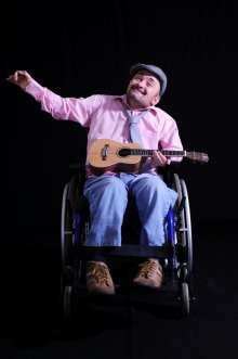 Réalisé par le photographe Pierre Leblanc, série 'Fauteuils habités".