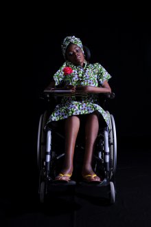 Réalisé par le photographe Pierre Leblanc, série 'Fauteuils habités".