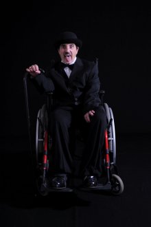 Réalisé par le photographe Pierre Leblanc, série 'Fauteuils habités".